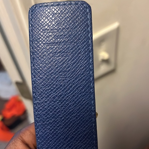 Louis Vuitton Other - Louis Vuitton belt size 40 reversible